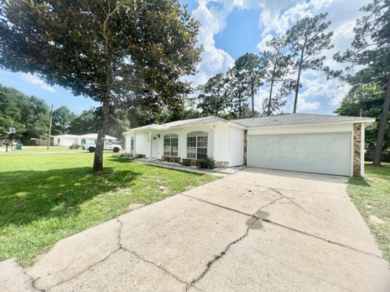 305 Runnymeade Dr - Photo 3 of 23