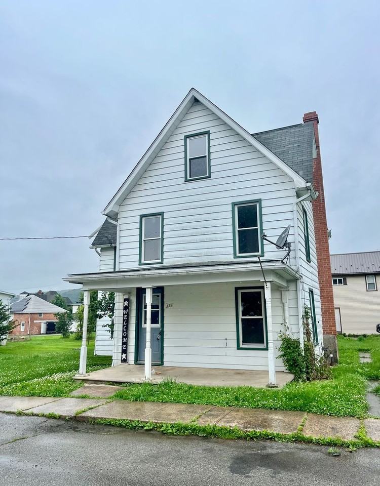 121 Maple St - Photo 2 of 24