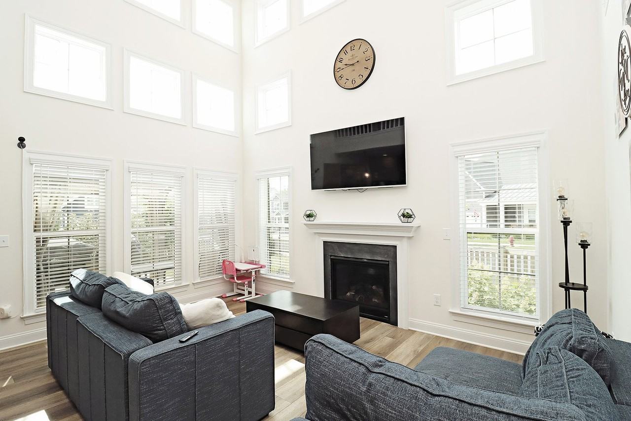 6840 Chancery Ln - Photo 3 of 22