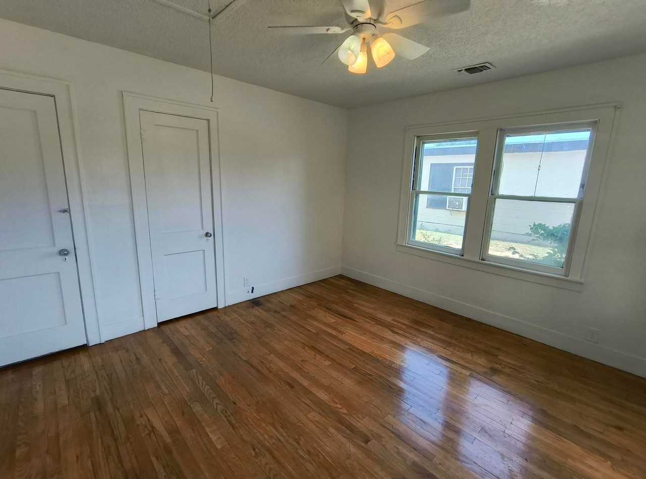 906 Wichita Avenue - Photo 5 of 9