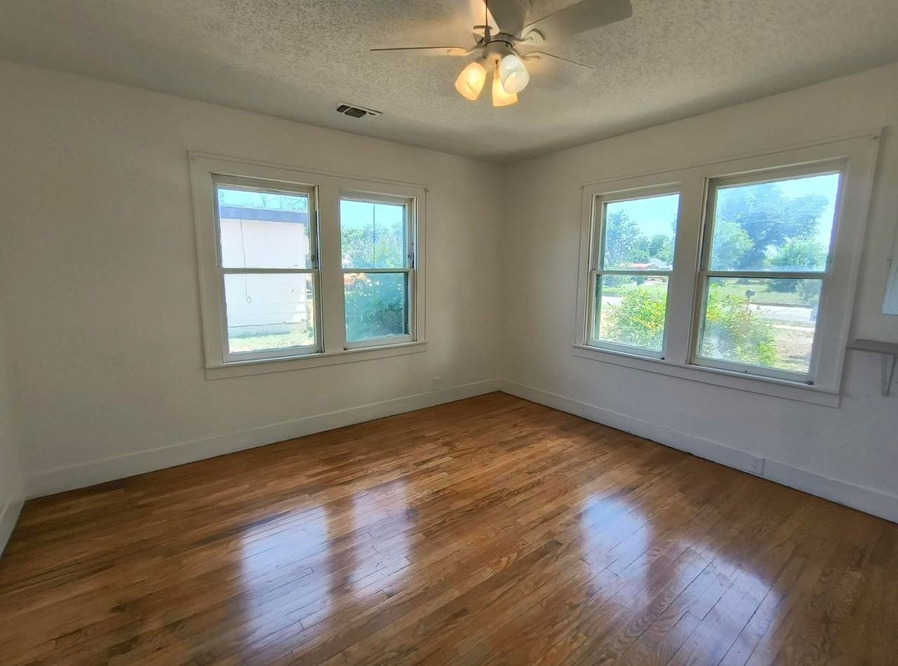 906 Wichita Avenue - Photo 7 of 9