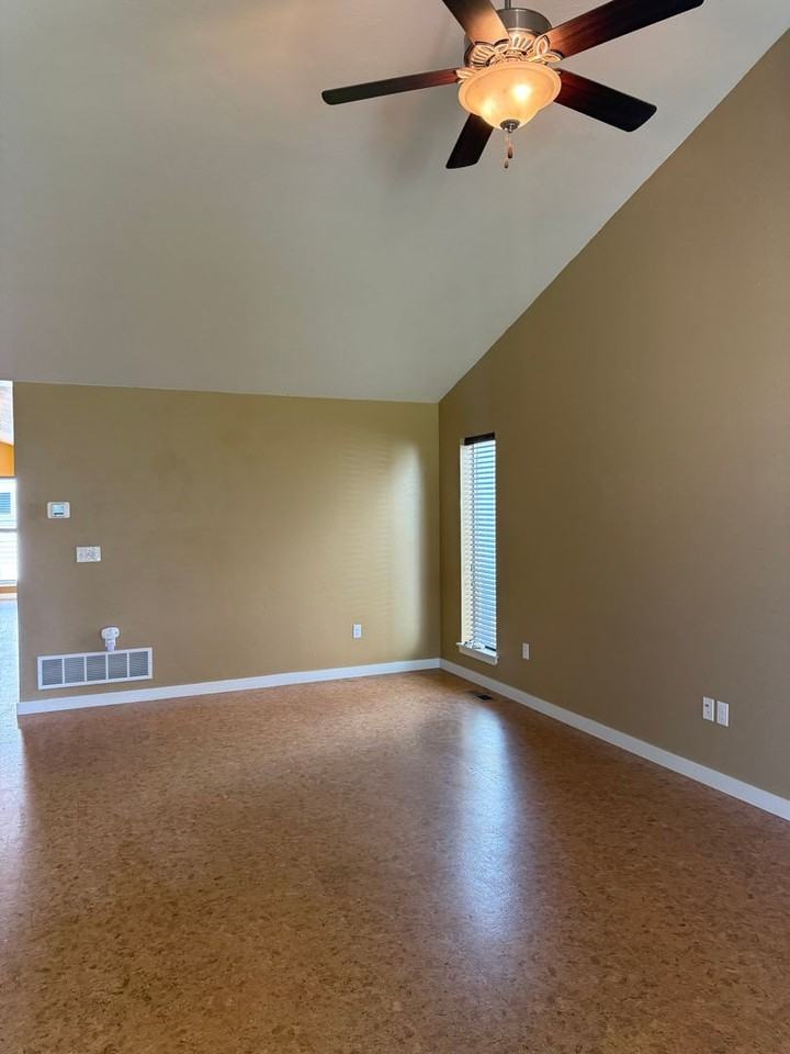 353 N Ferguson Ave - Photo 4 of 18