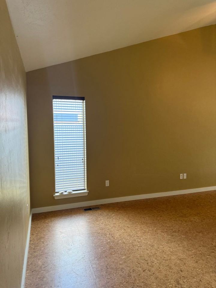 353 N Ferguson Ave - Photo 5 of 18