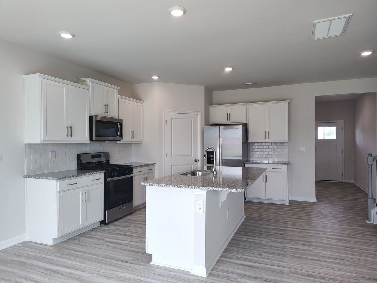 529 Zermatt Ct - Photo 4 of 42