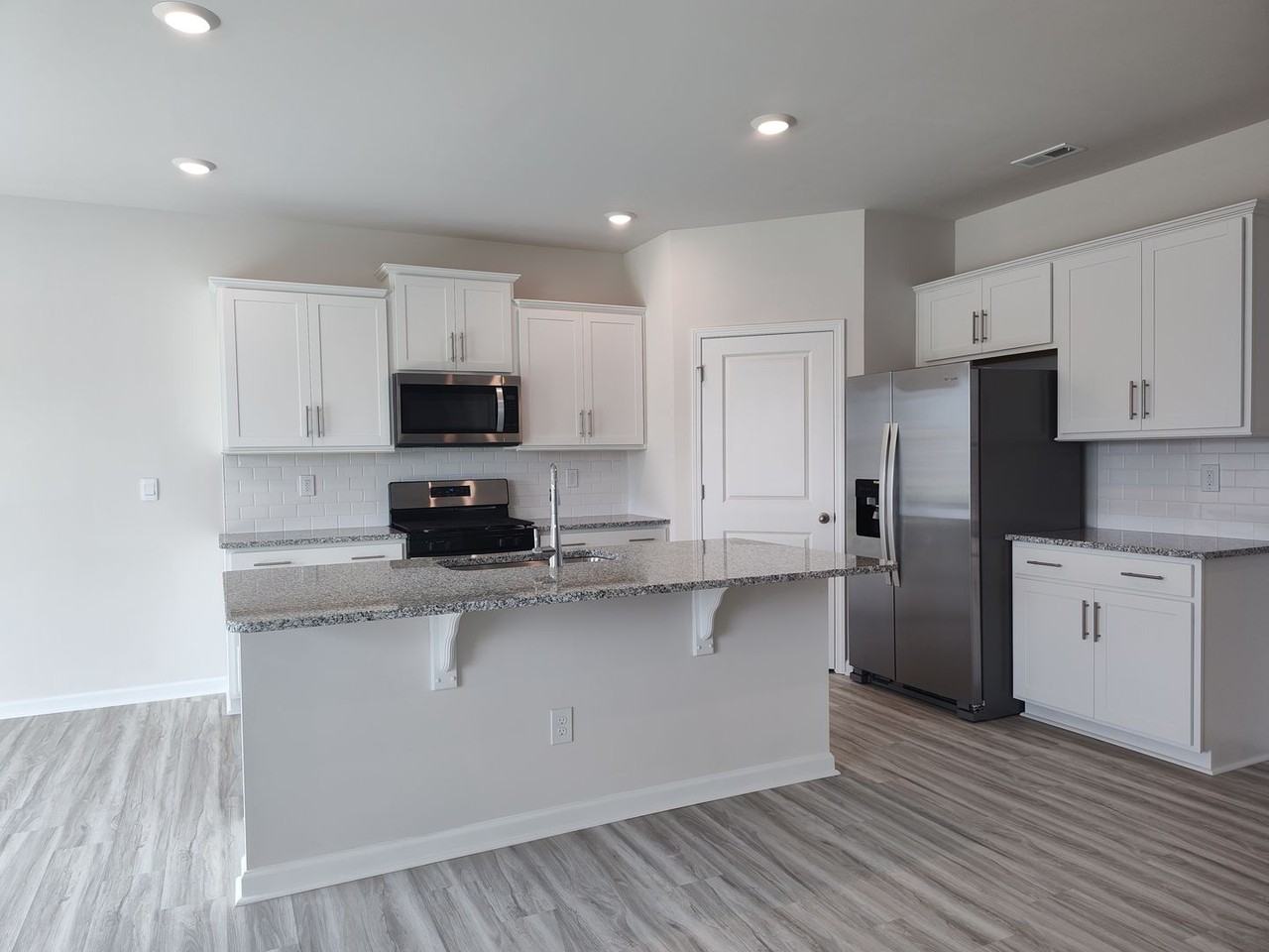 529 Zermatt Ct - Photo 6 of 42