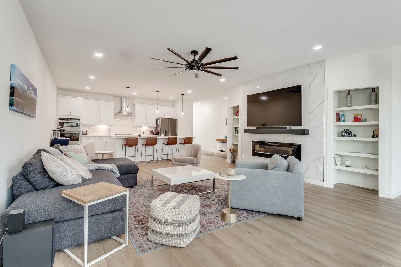 1072 Brookglynn Trce - Photo 2 of 39