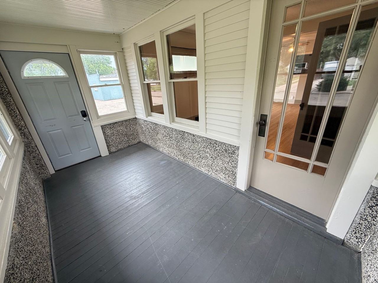 1514 N Wheeler Ave - Photo 3 of 15