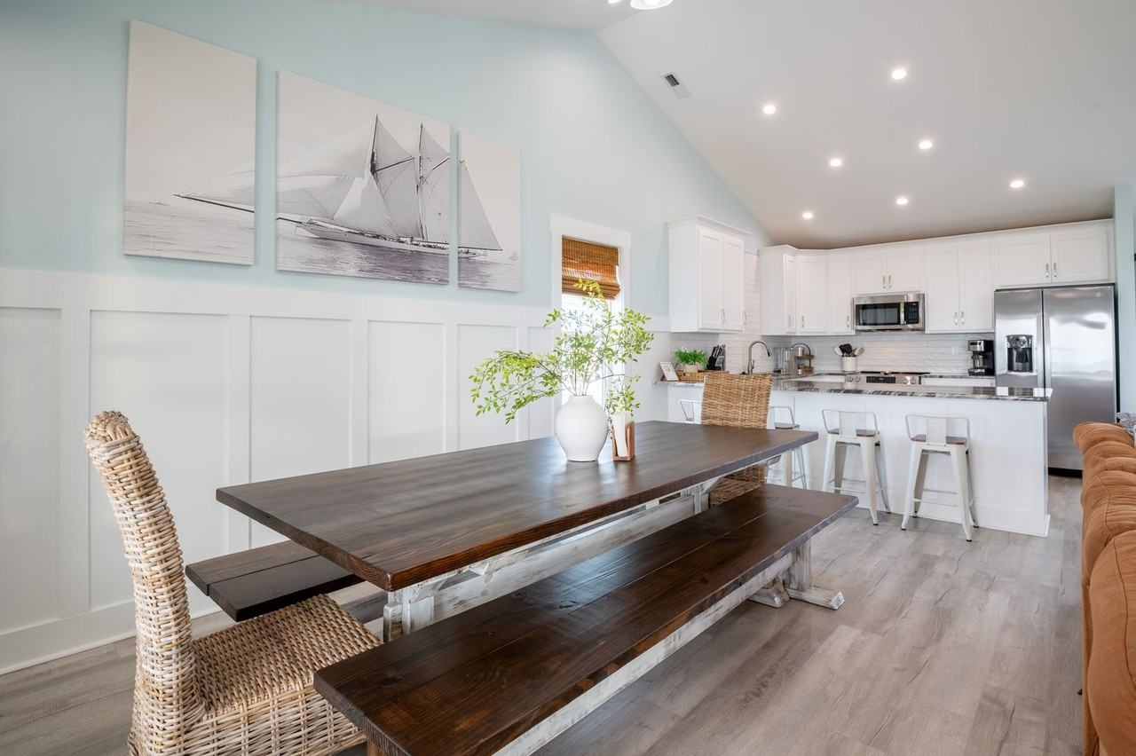 607 South Shore Drive - Photo 4 of 35