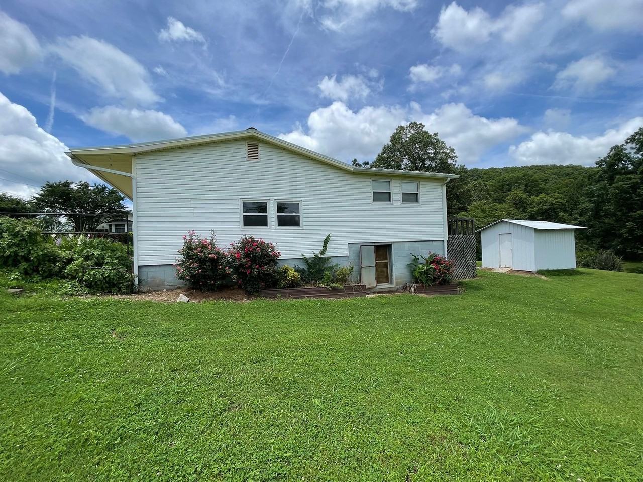 472595 Highway 100 - Photo 3 of 36
