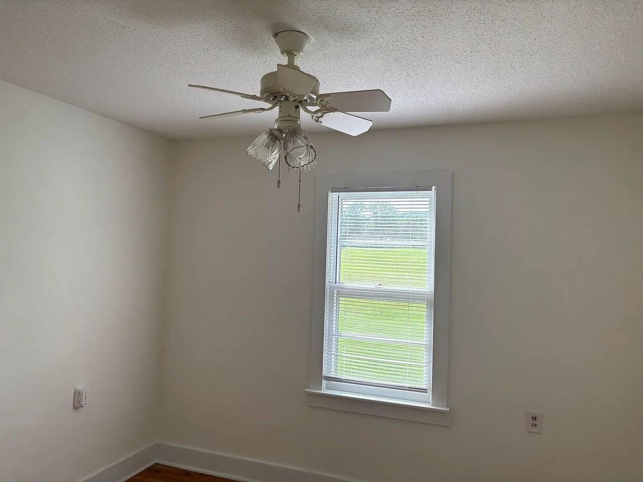 104 Withrow Rd - Photo 5 of 8