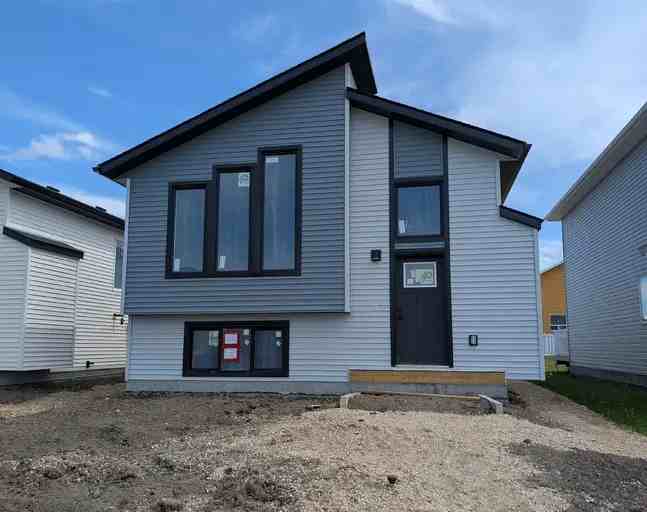 10109 85a St #A - Photo 2 of 11