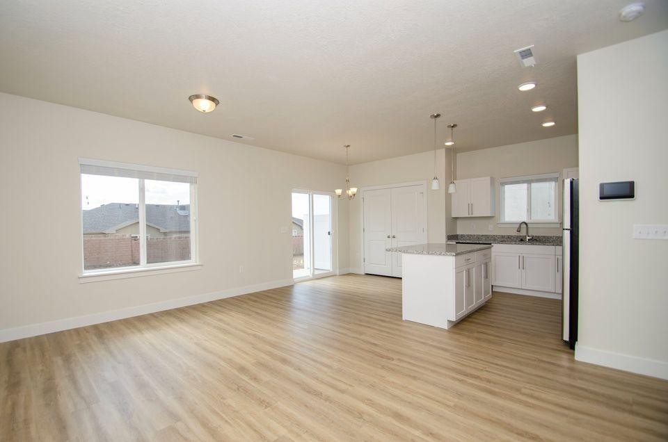 1107 W 600 S - Photo 2 of 7