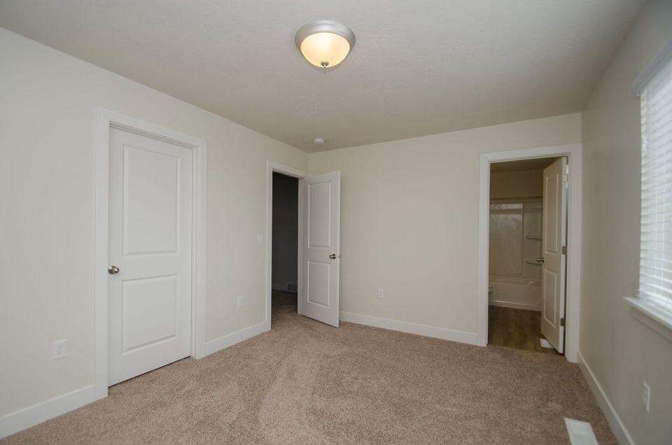 1107 W 600 S - Photo 4 of 7