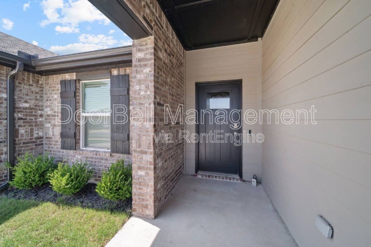 2709 Stonecreek Dr - Photo 3 of 10