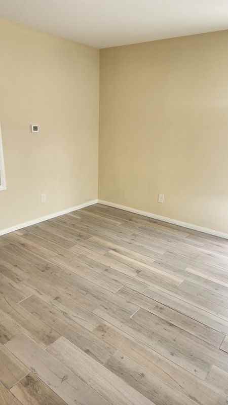 1043 W 107th St ##1 - Photo 3 of 5