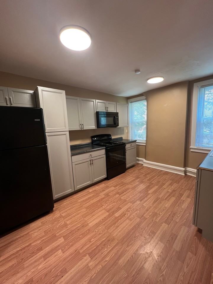 307 W 18th St #4 - Photo 3 of 12