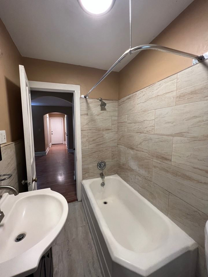 307 W 18th St #4 - Photo 2 of 12