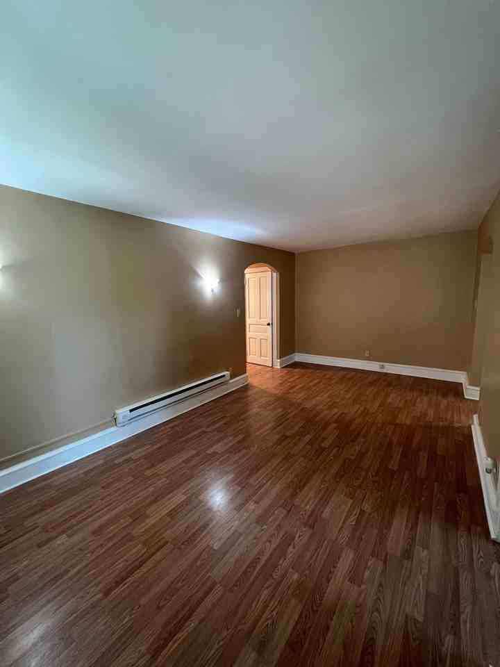 307 W 18th St #4 - Photo 5 of 12