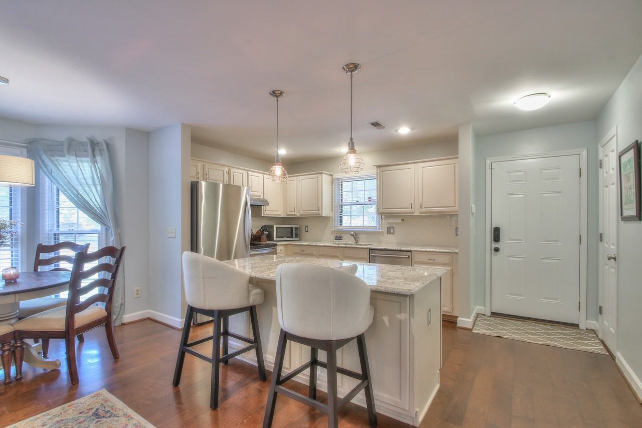 3321 Lealand Ln - Photo 2 of 40