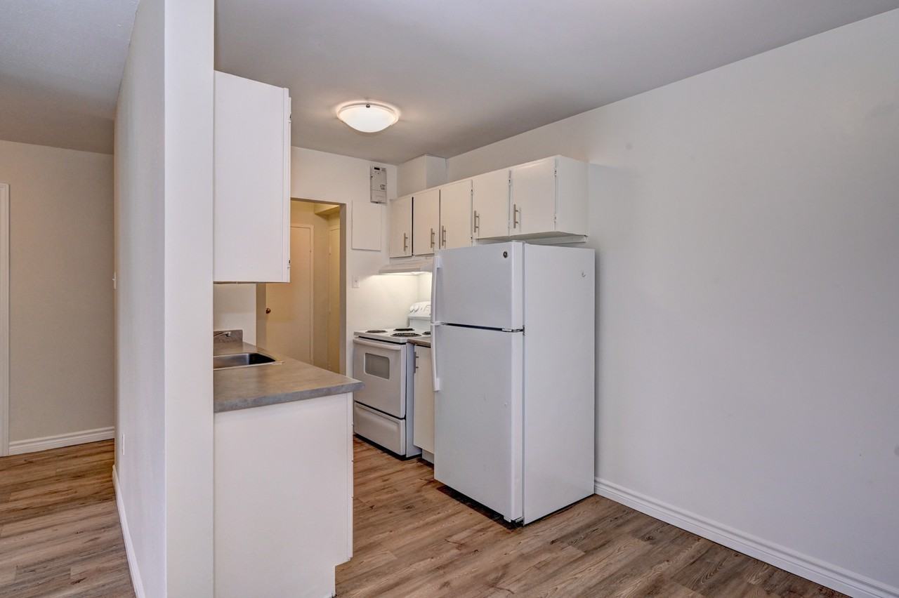 Lakeview Towers Apartments - Photo 4 of 26