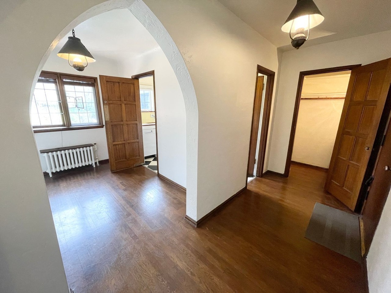 Ten-O-Five Anhalt Apartments - Photo 7 of 17