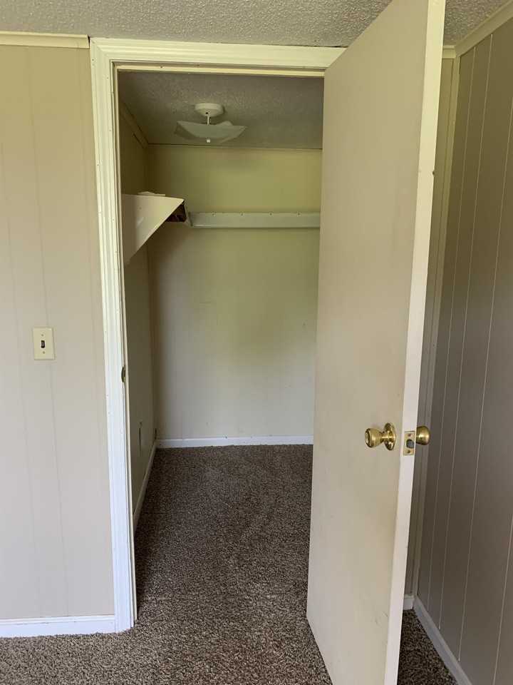 204 Angel Ct - Photo 3 of 9