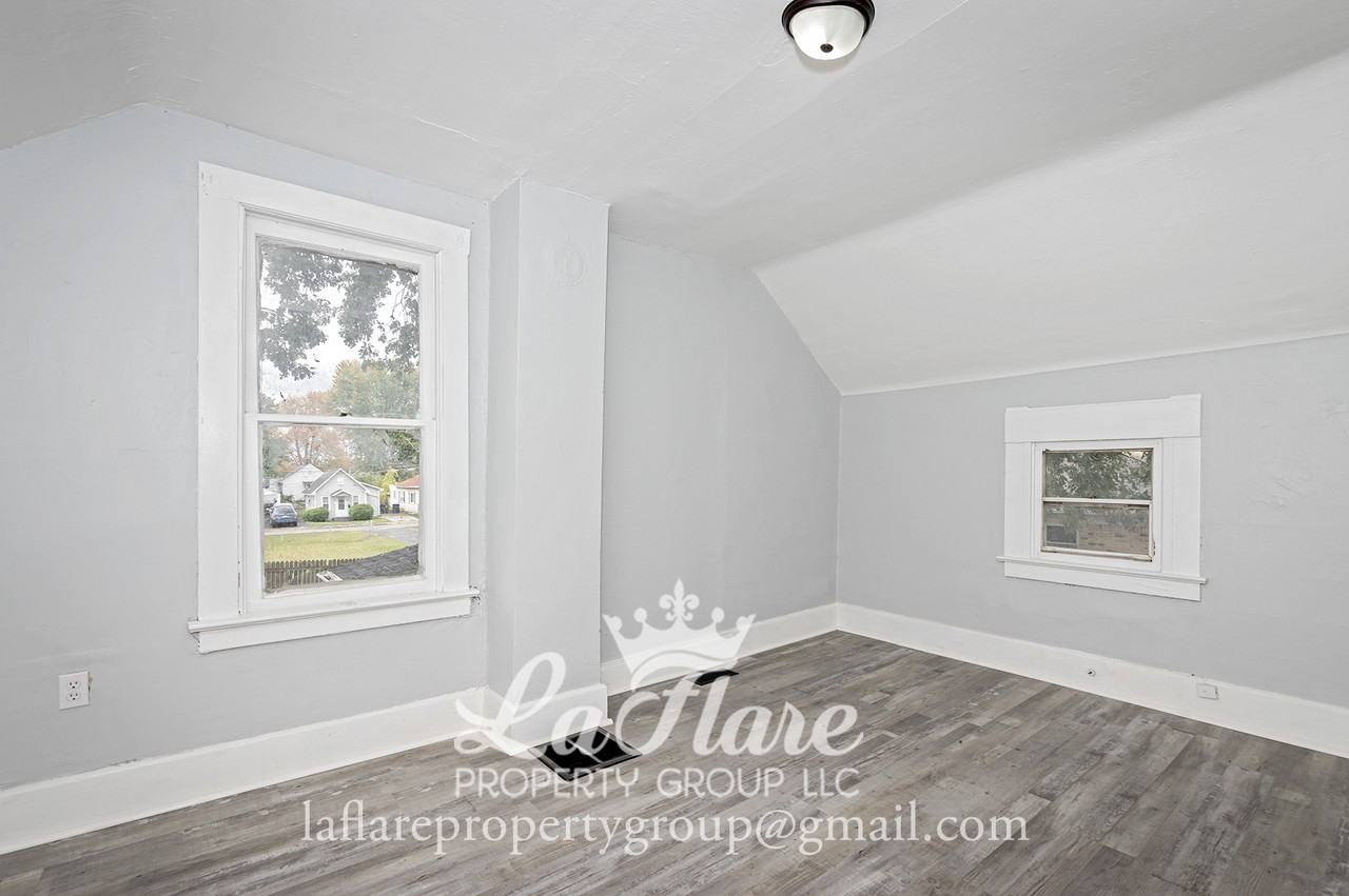 5907 317th St - Photo 3 of 19