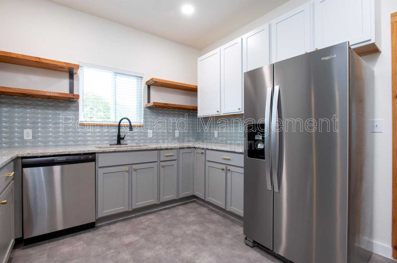2813 N Oliver St - Photo 7 of 22