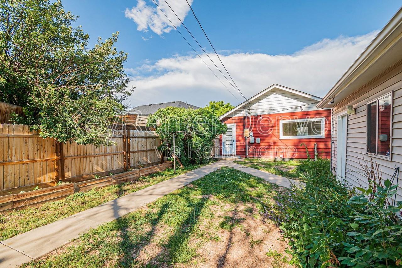 421 Stuart St - Photo 2 of 42