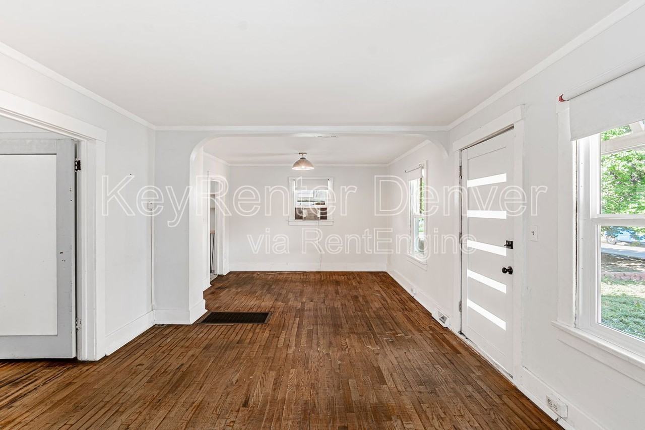 421 Stuart St - Photo 3 of 42