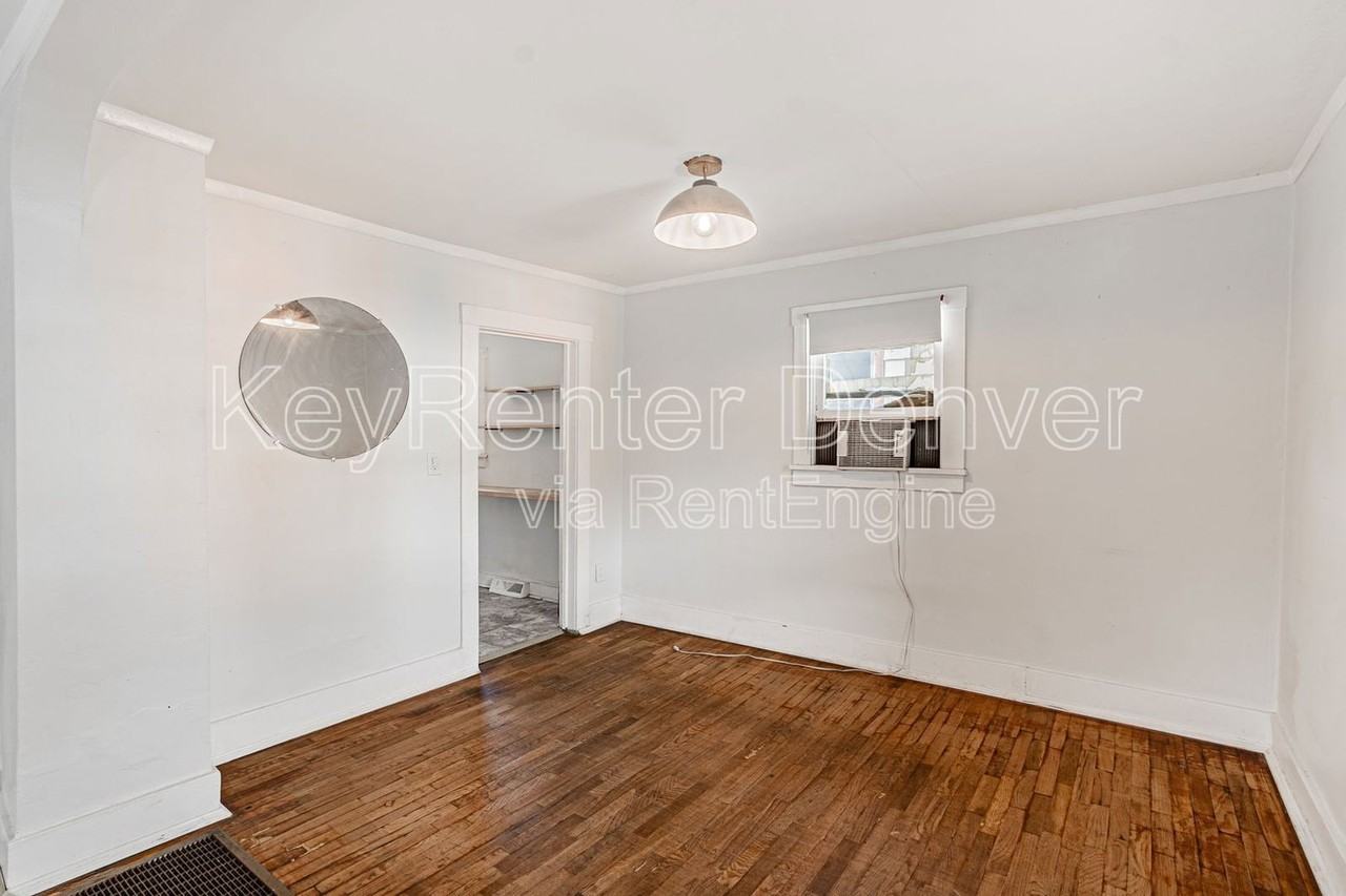421 Stuart St - Photo 5 of 42