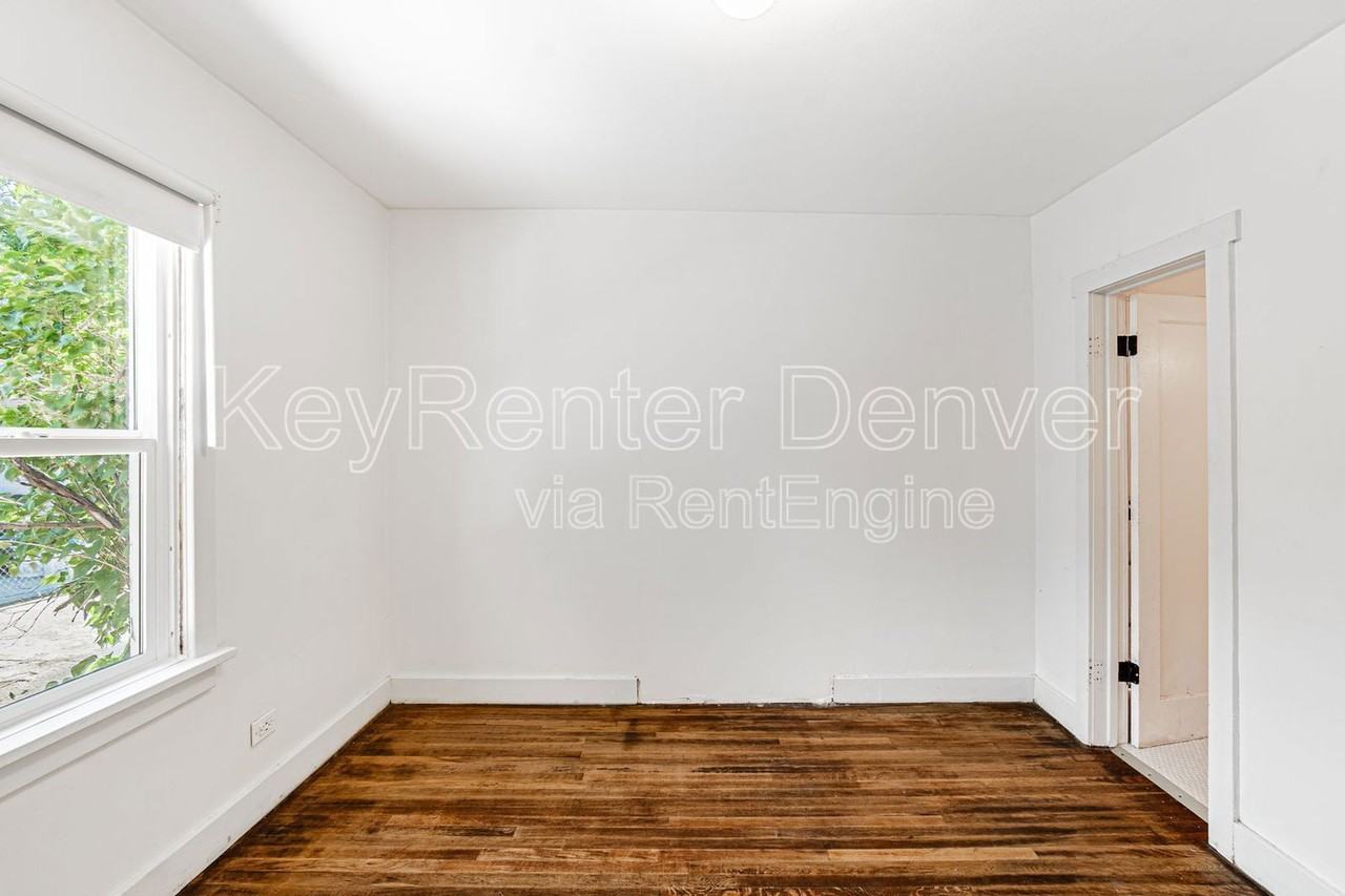 421 Stuart St - Photo 6 of 42