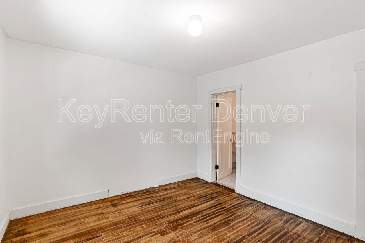 421 Stuart St - Photo 7 of 42