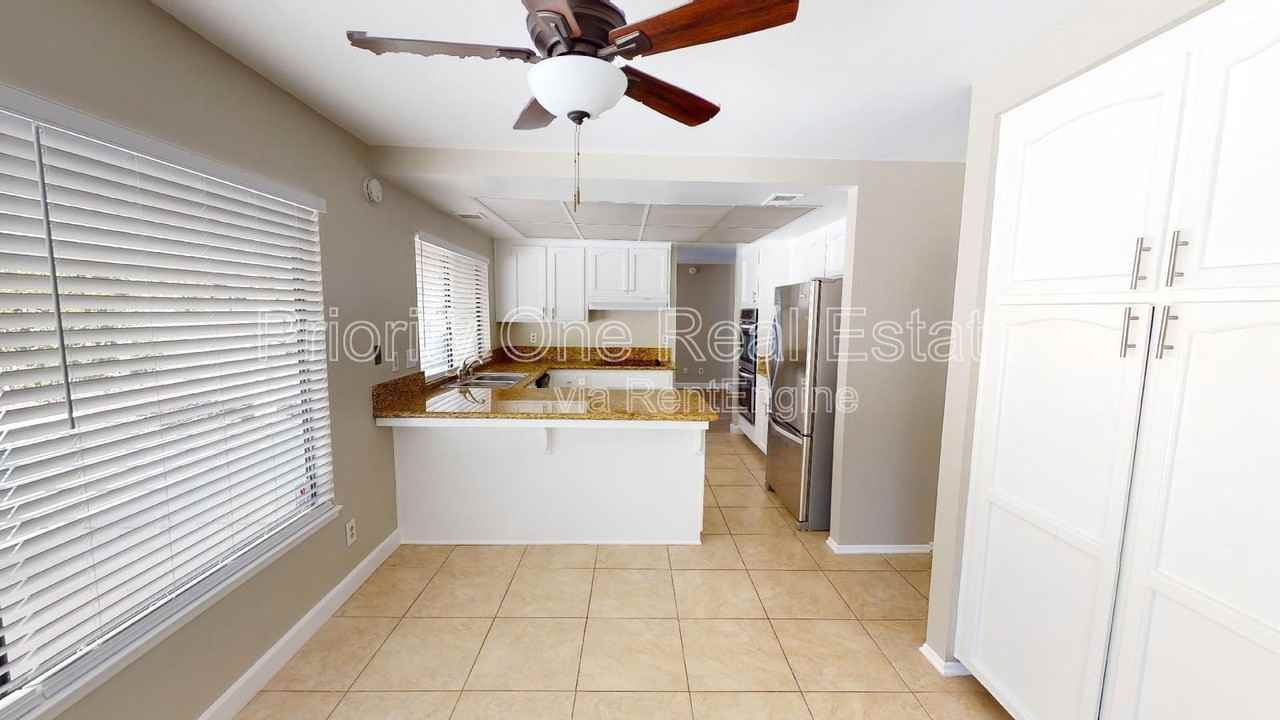 17410 Saint Andrews Dr - Photo 5 of 26