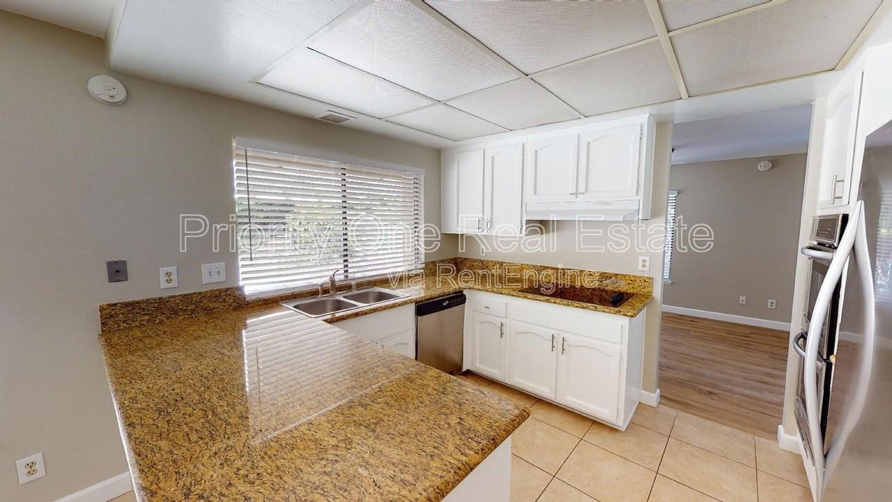17410 Saint Andrews Dr - Photo 6 of 26