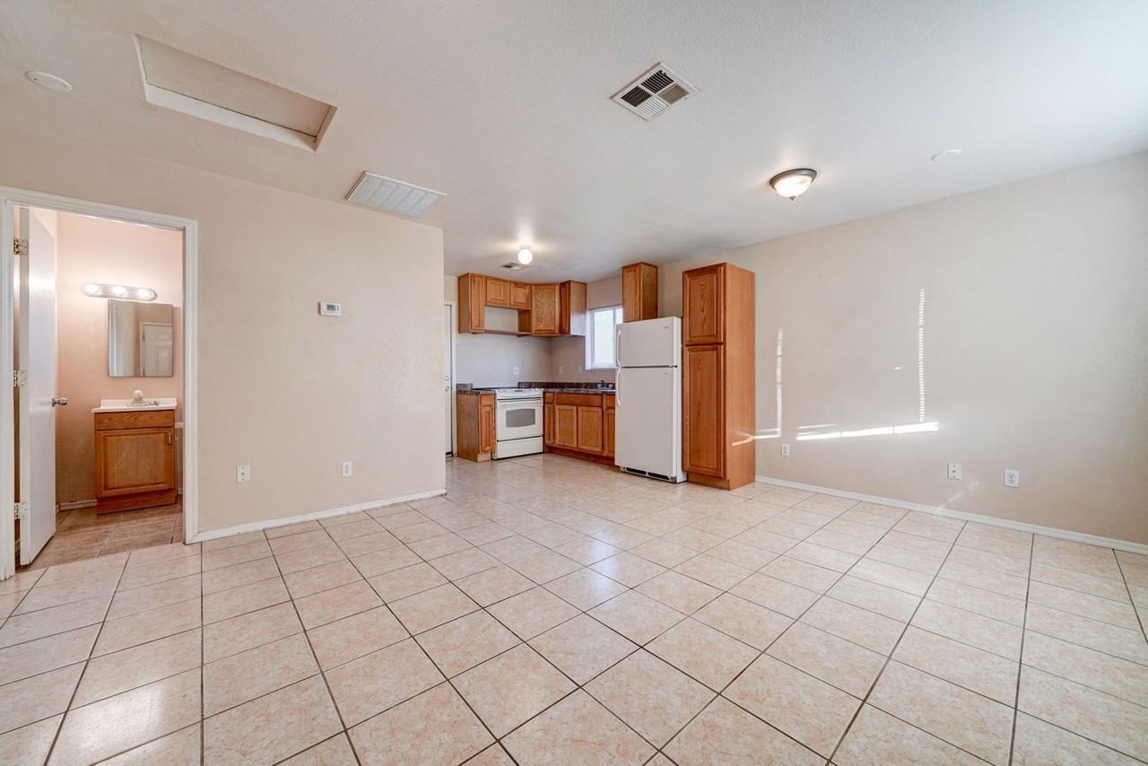 108 N Adams St - Photo 4 of 20