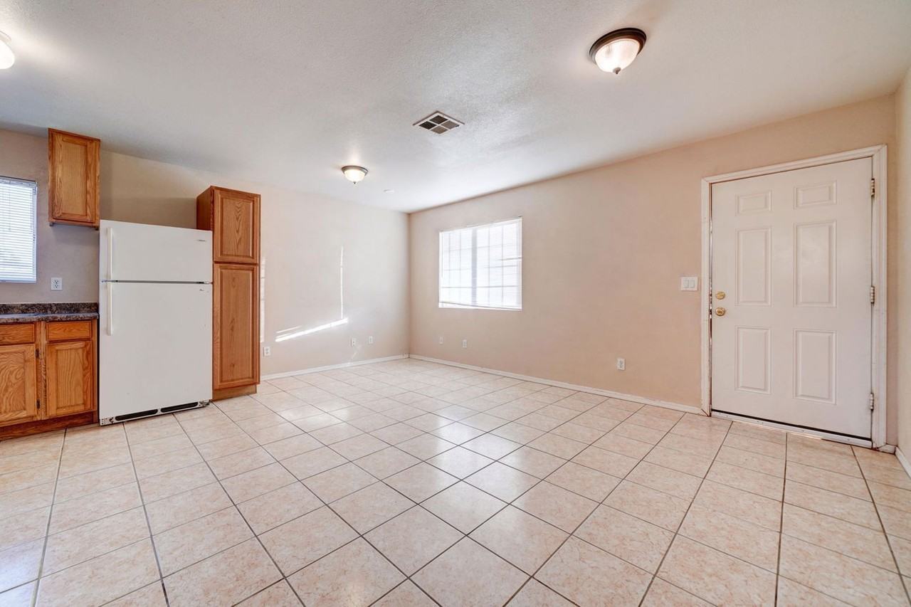 108 N Adams St - Photo 5 of 20