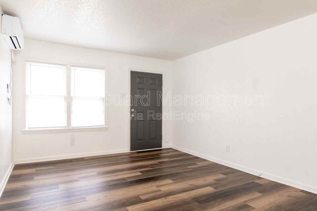 3205 S Waco Ave #3205 - Photo 5 of 19