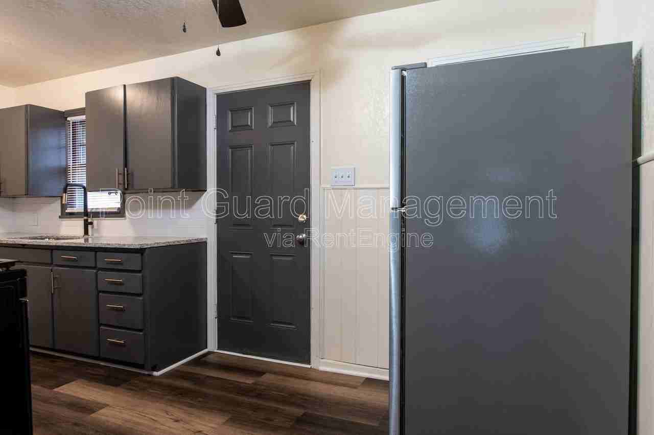 3205 S Waco Ave #3205 - Photo 7 of 19