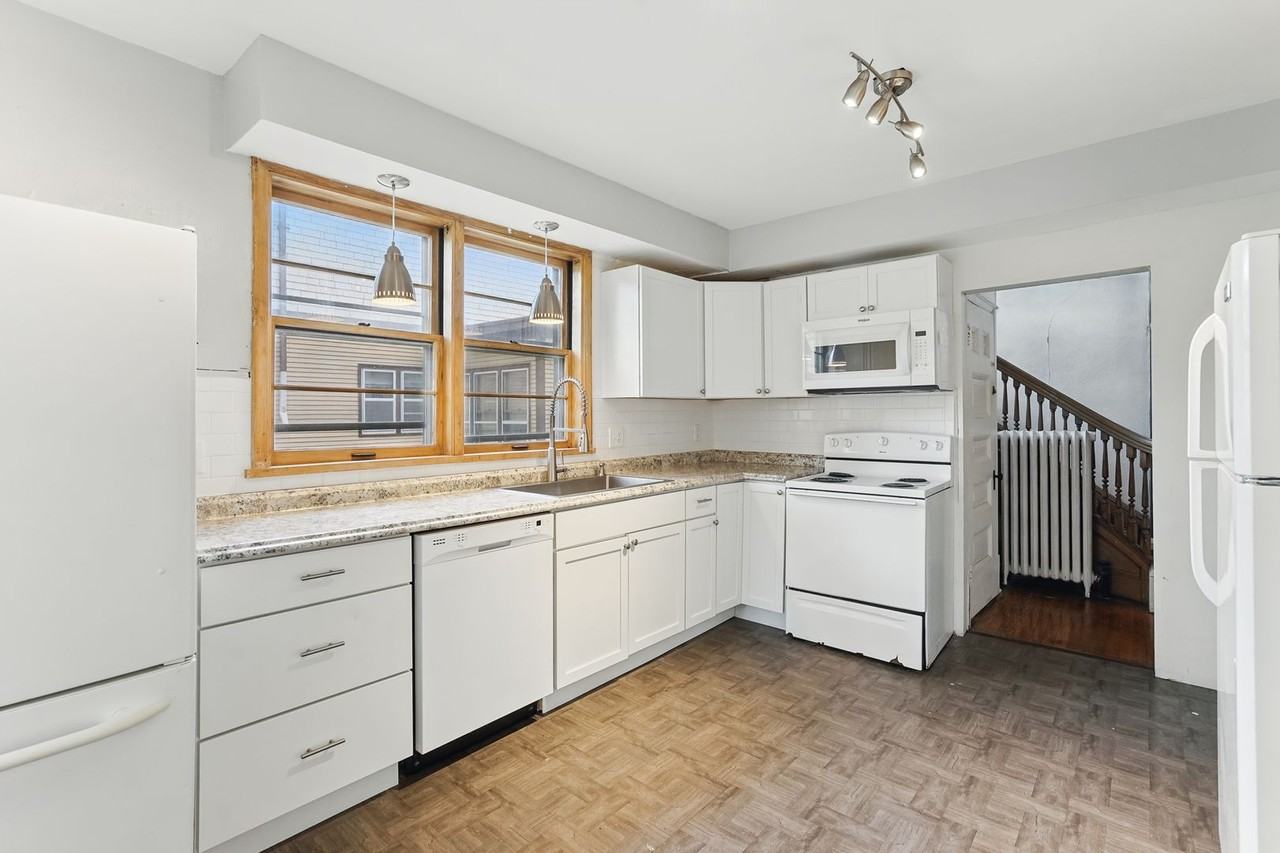 1866 Marshall Ave - Photo 5 of 11
