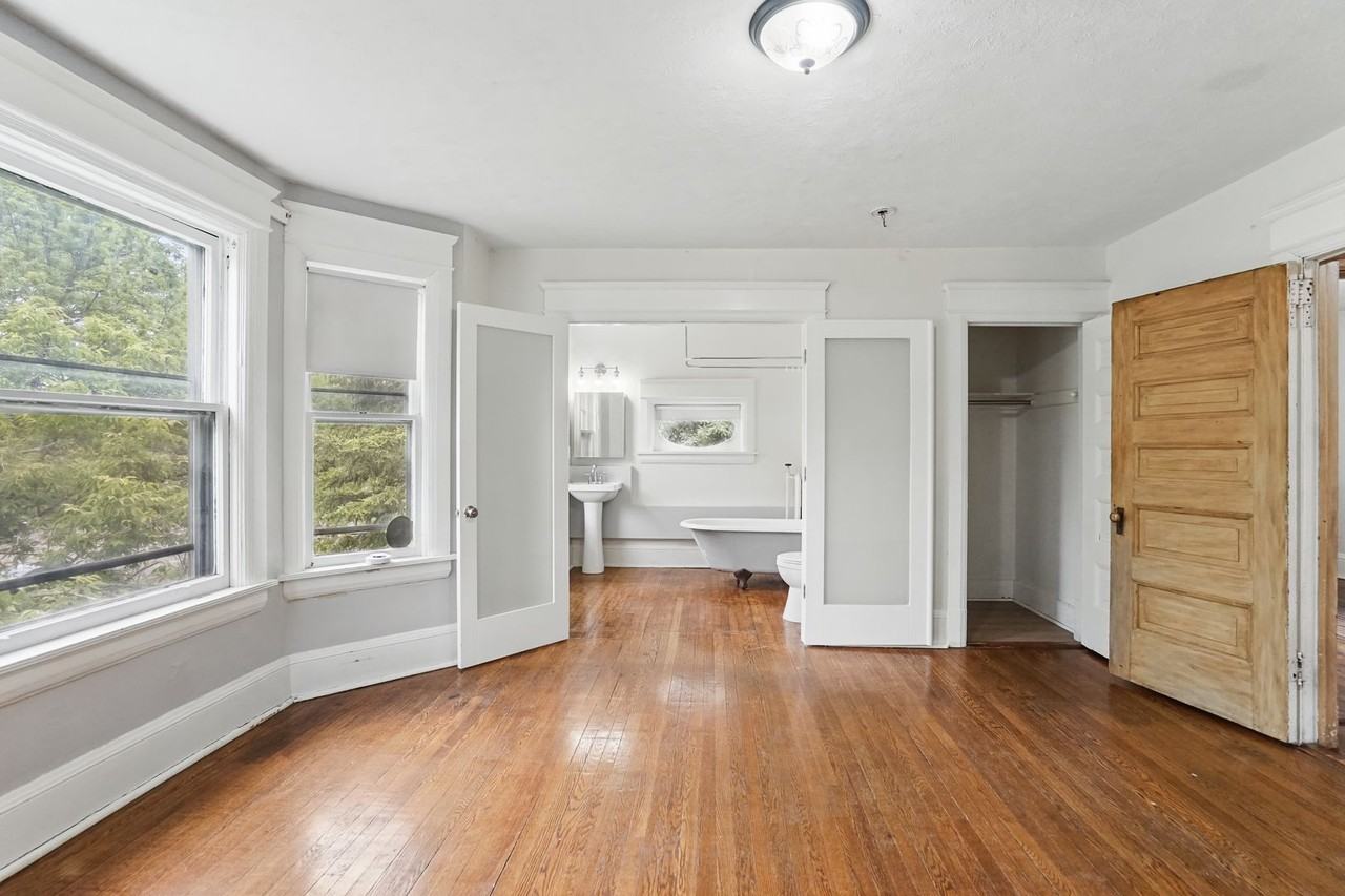 1866 Marshall Ave - Photo 7 of 11