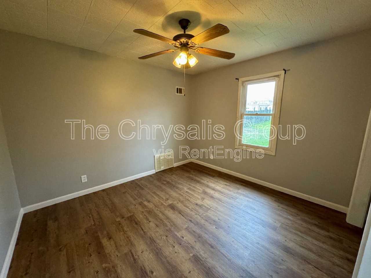 246 Broadway St - Photo 2 of 5