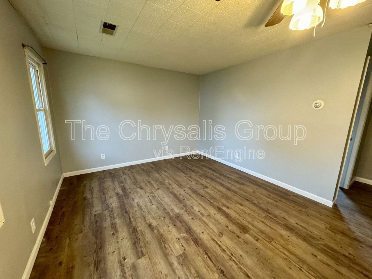 246 Broadway St - Photo 3 of 5