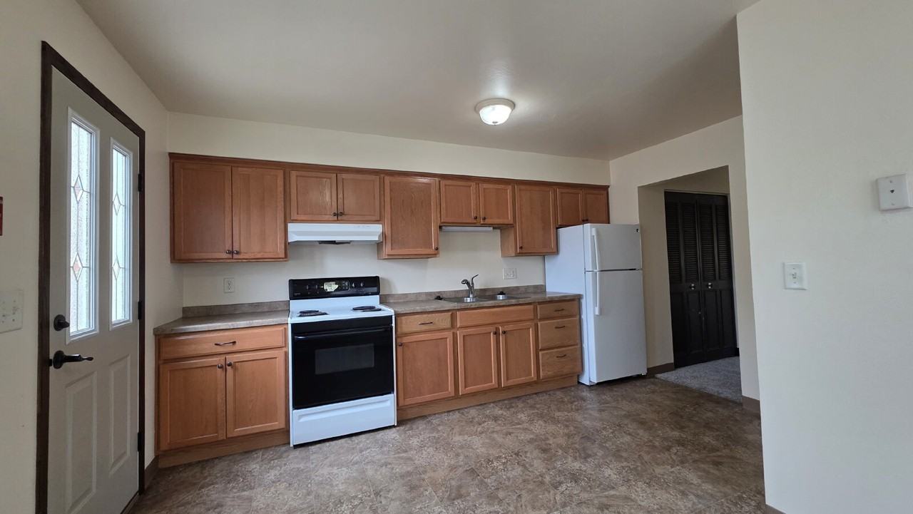 104 Sycamore Dr - Photo 3 of 17