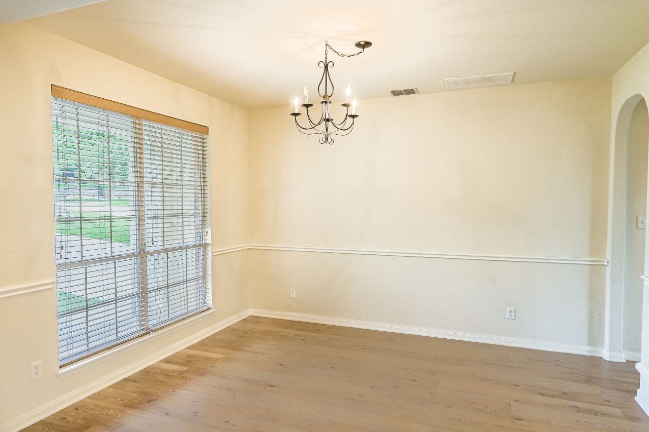 20602 Meandering Cir - Photo 5 of 32