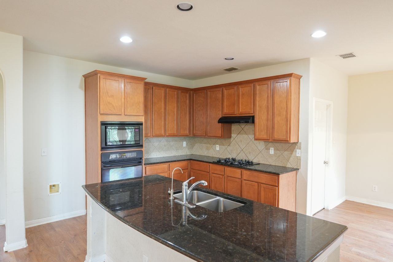 20602 Meandering Cir - Photo 7 of 32