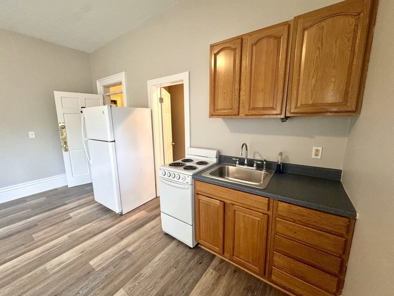 210 Locust St #3 - Photo 5 of 8