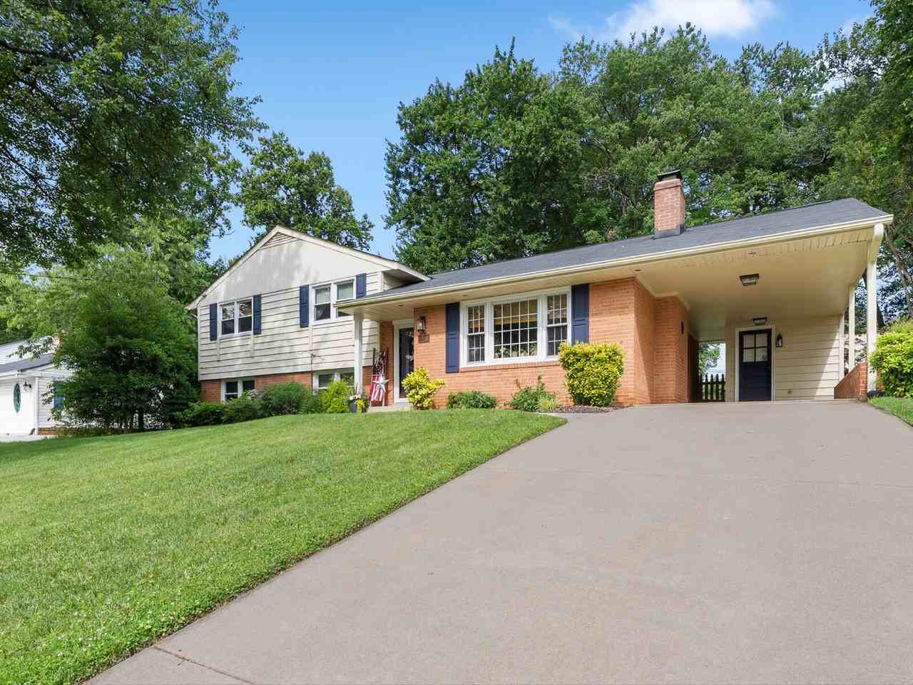 5208 Lindsay St - Photo 3 of 33