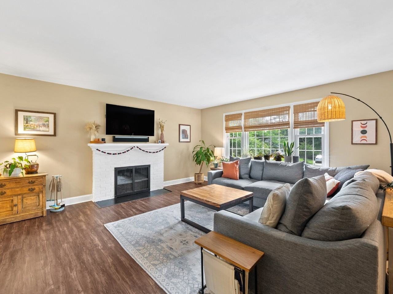 5208 Lindsay St - Photo 4 of 33