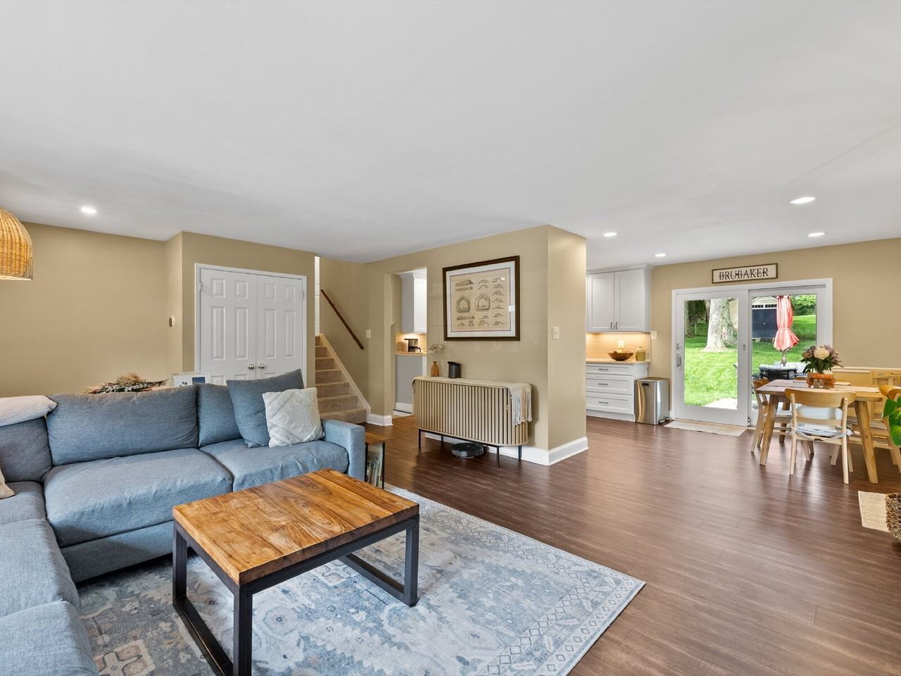 5208 Lindsay St - Photo 6 of 33